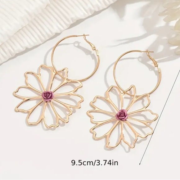 Elegant Gold and Pink Floral Back Necklace - Picture 10 of 10